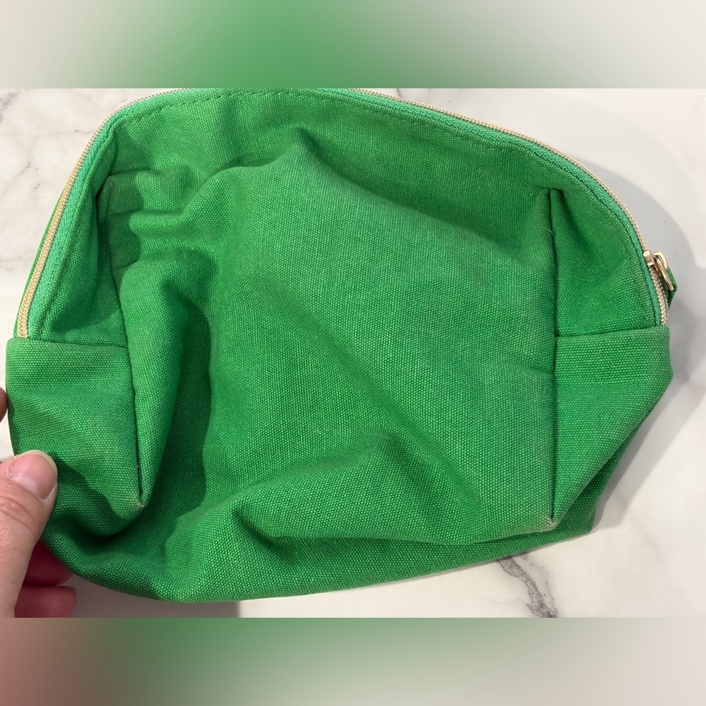 L'Occitane Zipper Cotton w/Lining
Beauty Pouch - Picture 6 of 7